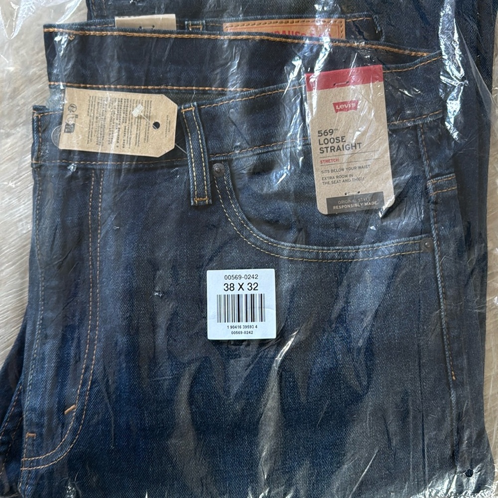 Levi's men's 569 Loose Straight Jeans size 38 x32